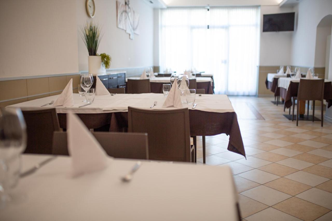 Hotel Ristorante Alla Nave Lavis Esterno foto