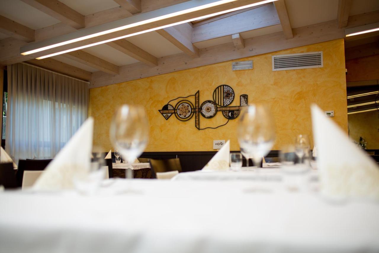Hotel Ristorante Alla Nave Lavis Esterno foto