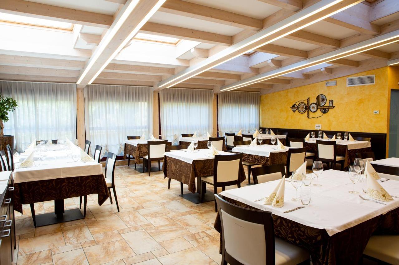 Hotel Ristorante Alla Nave Lavis Esterno foto